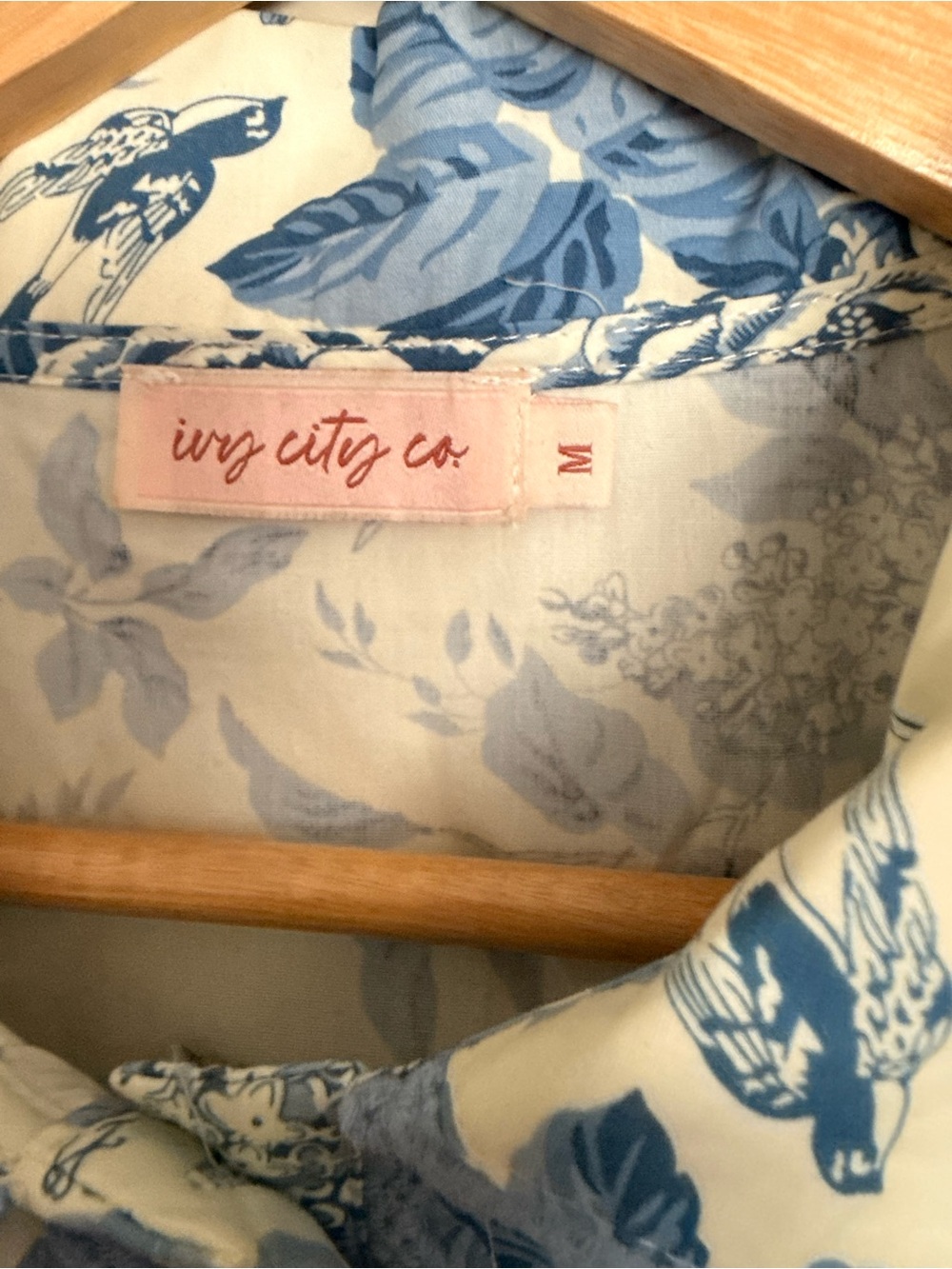 Ivy City Co Blue and White Floral Puff-Sleeve Button Front Blouse - Picture 4 of 4